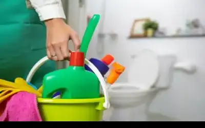 خبراء يحذرون من خطر منتجات التنظيف