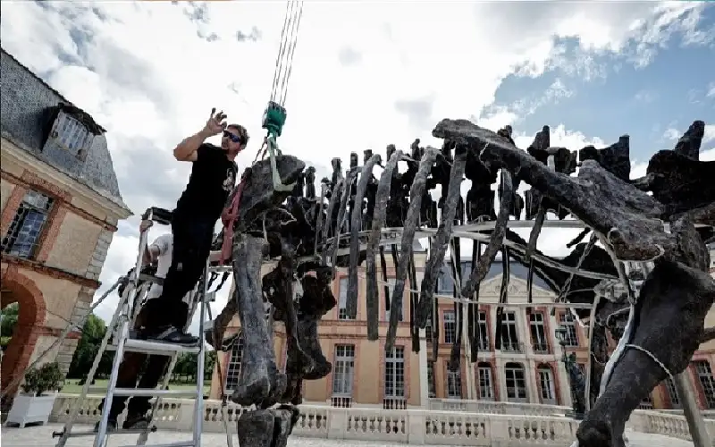 في مزاد.. بيع هيكل عظمي لديناصور