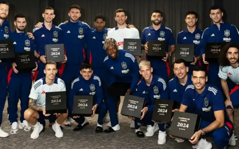 لابورت يفاجئ زملاءه في منتخب إسبانيا