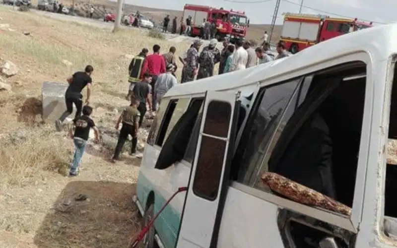 الرمثا .. 14 اصابة بتدهور باص