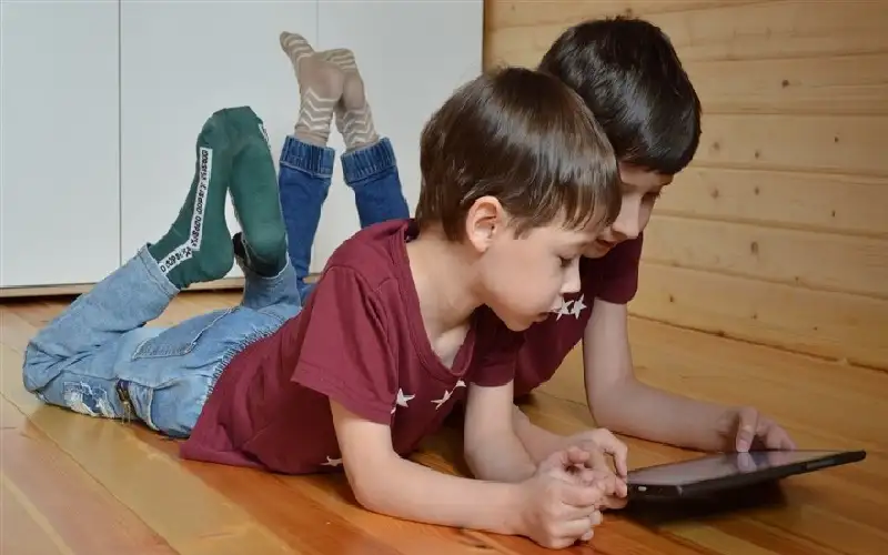 دردشات المراهقين على وسائل التواصل تقود