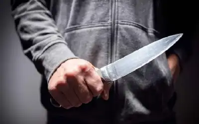 بسبب نظرة.. تركي يطعن سوري حتى