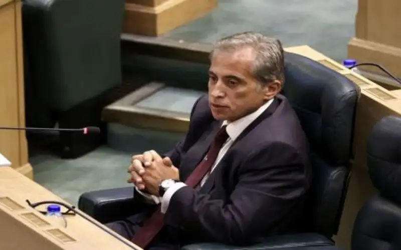 الحكومة: سنعمل مع النواب وفق الأطر