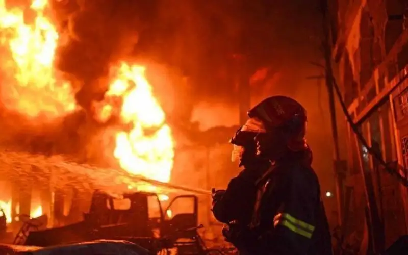 السيطرة على حريق بمصنع كرتون بالكرك