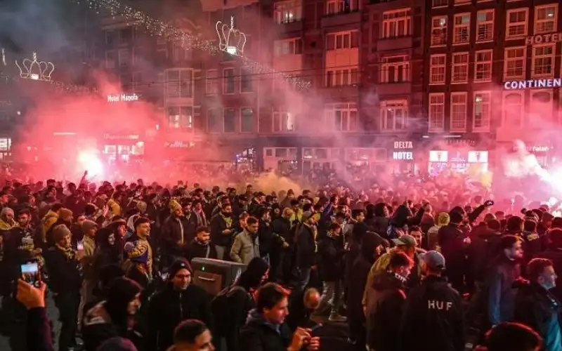 عمدة أمستردام تتراجع عن تصريحاتها وتغضب