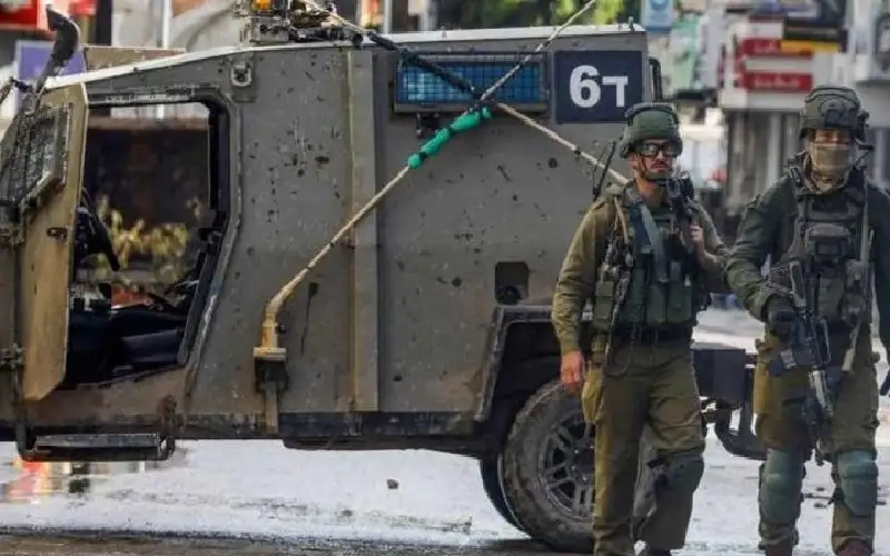 الخليل: الاحتلال يعتقل 4 مواطنين من