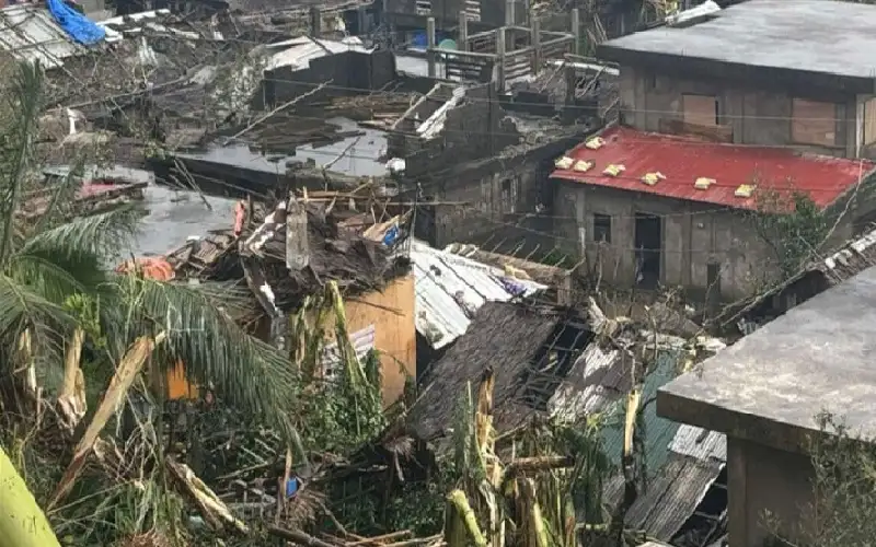 إعصار مان يي يدمر مئات المنازل