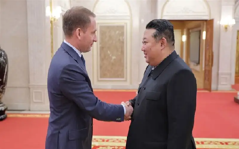 الزعيم الكوري الشمالي يلتقي وزير الموارد