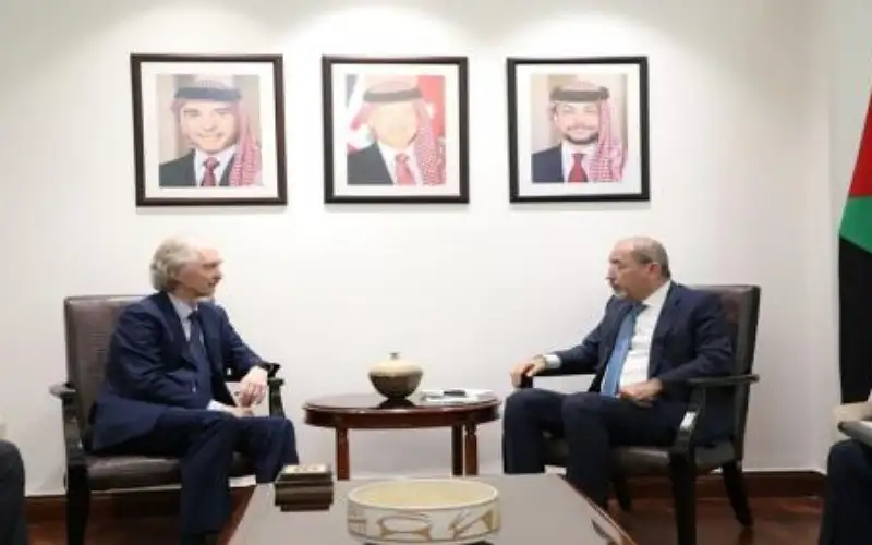 الصفدي يؤكد ضرورة تكثيف الجهود لإنهاء