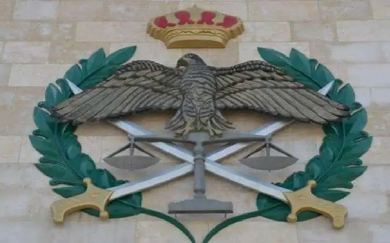 إحالة 12 عميدا و14 عقيدا في