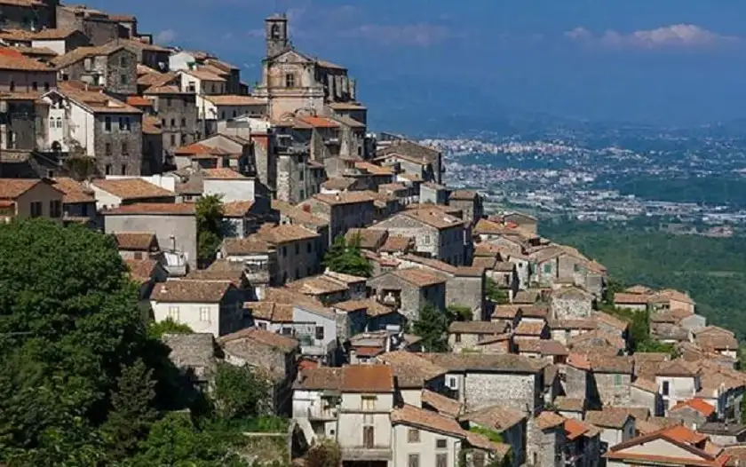 بدولار واحد .. منازل إيطالية للمنزعجين