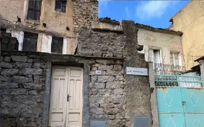 قرية إيطالية تقدم عرضا مغريا للأمريكيين
