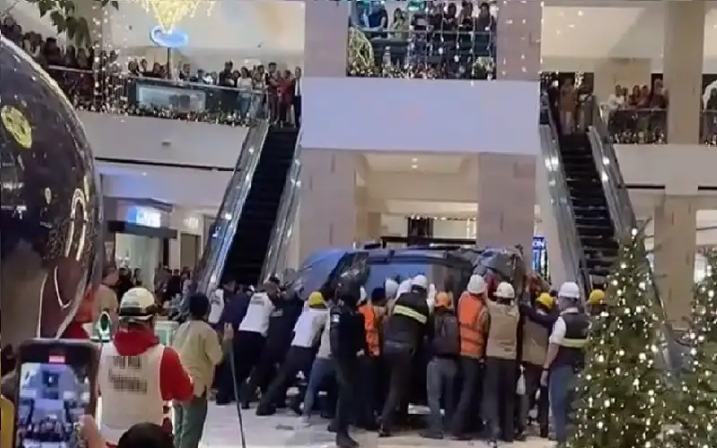 غواتيمالا.. سيارة تقتل عاملا بعد سقوطها