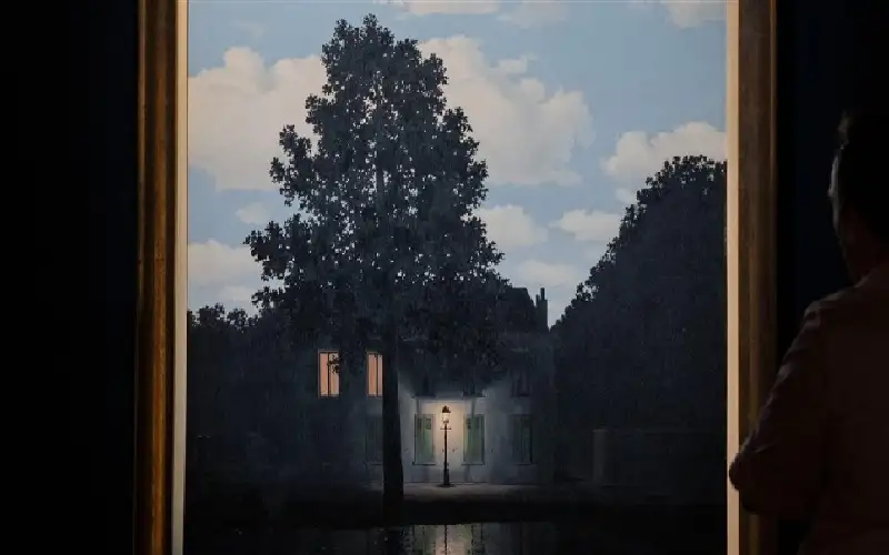 بيع لوحة إمبراطورية الأضواء بـ 121