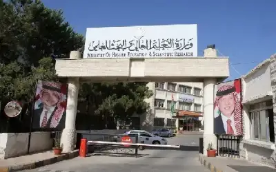 أكثر من 51 ألف طالب وافد