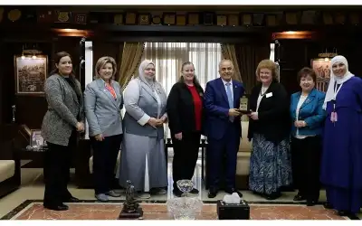 عمان الأهلية تستقبل وفدا من مقيمي