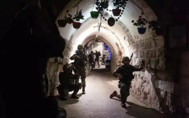 الاحتلال يقتحم البلدة القديمة في مدينة