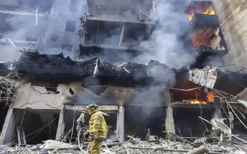 عد أوامر بإخلاء مناطق مختلفة.. غارات