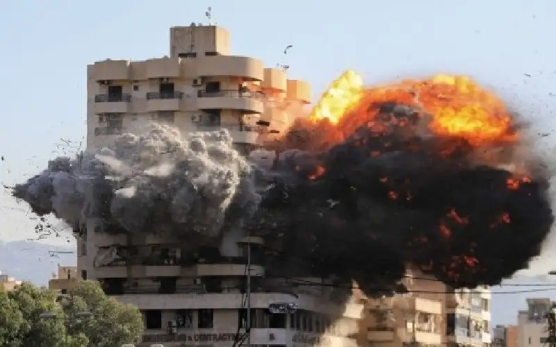 استشهاد مدير مستشفى و6 من زملائه