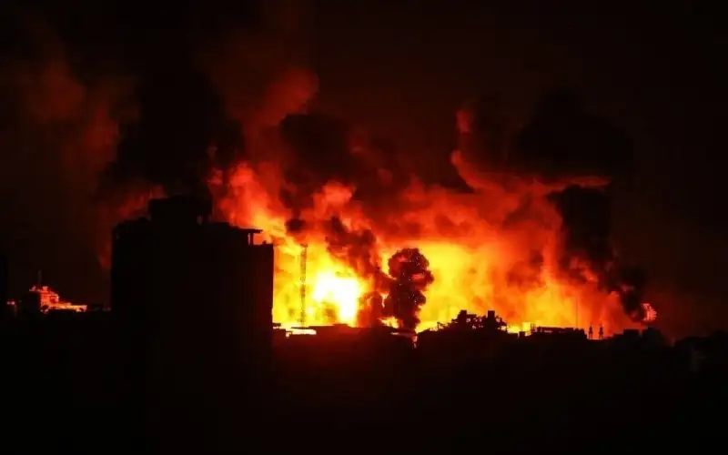 شهداء وعشرات المصابين باستهداف منازل في