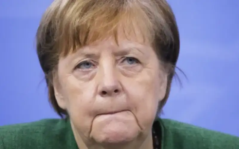 ميركل: زيلينسكي جعلني كبش فداء