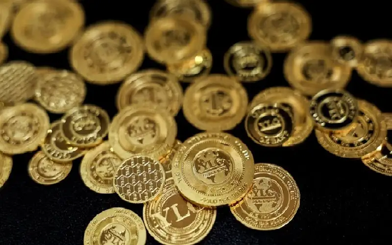 اقدار تكتب لسباك العثور على كنز