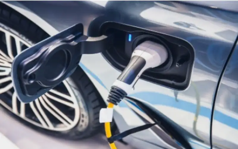 الجمارك: التخليص على 550 سيارة كهربائية