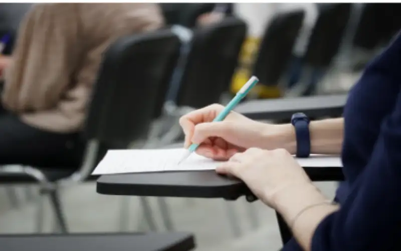 التربية: امتحان الثانوية العامة ورقيا لطلبة