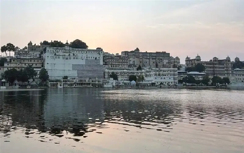 وراثة سلالة ملكية تشعل حربا بين