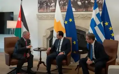 الملك والرئيس القبرصي ورئيس الوزراء اليوناني