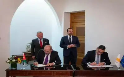 الملك والرئيس القبرصي يشهدان توقيع 3