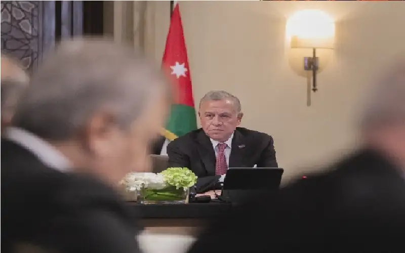 الملك يرافقه ولي العهد في محافظة