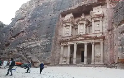 تفاصيل مشاريع سلطة البترا لتحويل الأردن