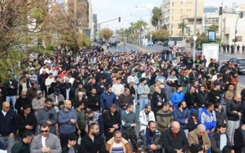 مسيرة حاشدة في عمان تندد باستمرار