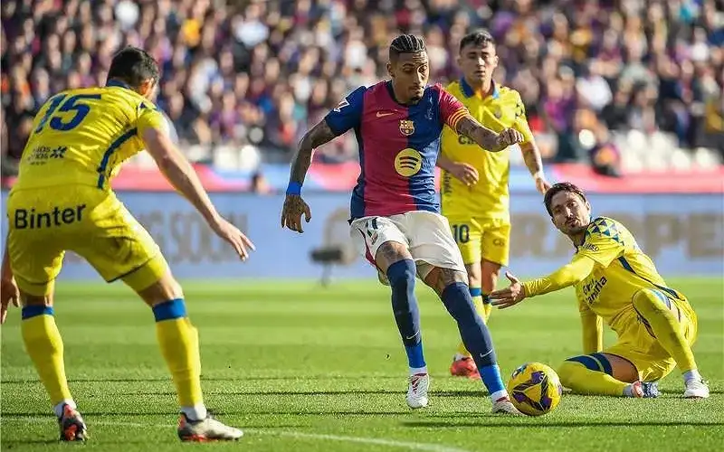 برشلونة يواصل الترنح ويخسر على ارضه