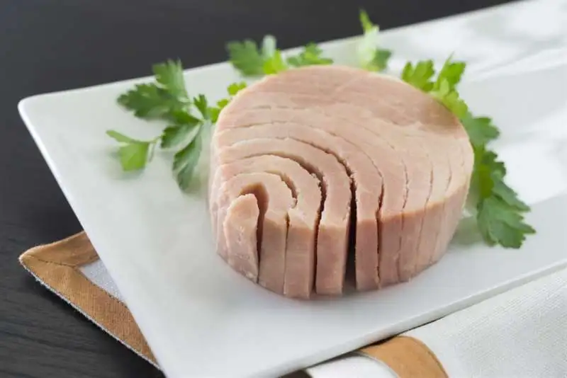 ماذا يحدث لجسمك عند تناول التونة