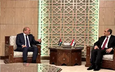 الصفدي لنظيره الصباغ: نقف إلى جانب