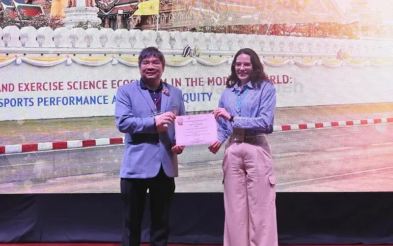 طالبة عمان الاهلية أمية الدبايبة تحرز