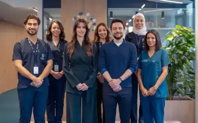 ولي العهد والأميرة رجوة يزوران مركزا