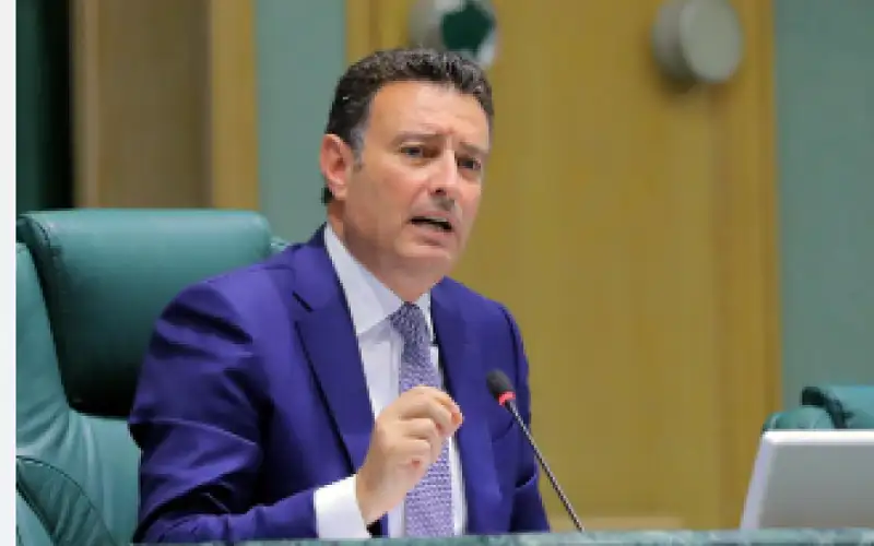 رئيس مجلس النواب يطلب تطبيق النظام