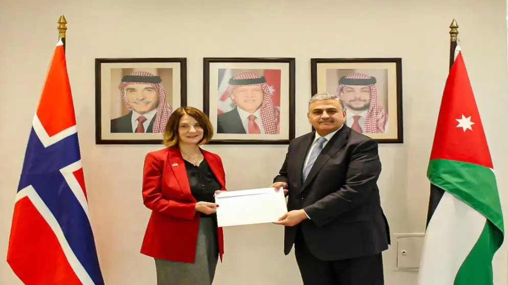 سفيرا النرويج والعراق يسلمان أوراق اعتمادهما