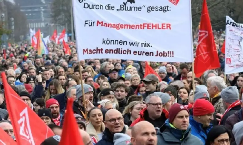 آلاف العمال المضربين مستعدون “للحرب” لإنقاذ