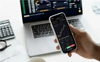 عملية احتيال عبر واتساب تسلب بريطانية
