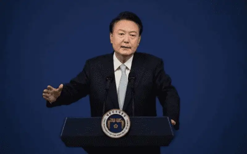رئيس كوريا الجنوبية يعلن فرض الأحكام