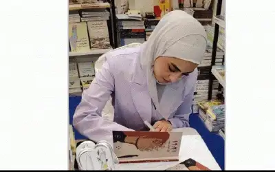 الكاتبة الأردنية رؤى أبوالسعود توقع روايتها