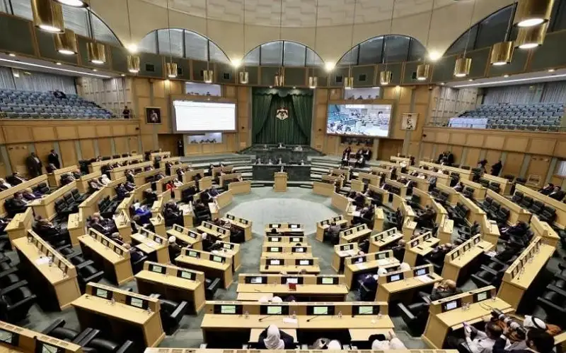 من حجب الثقة عن جعفر حسان؟