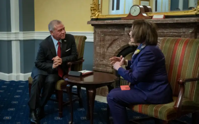 الملك يلتقي رئيسة مجلس النواب الأمريكي