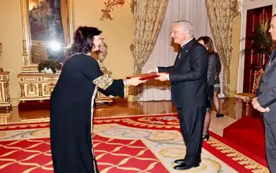 السفيرة السقا تقدم أوراق اعتمادها لأمير