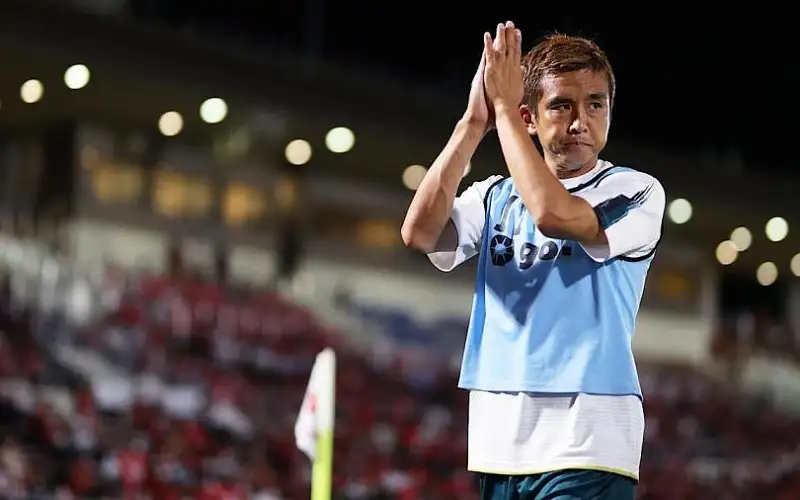 أول لاعب ياباني يحترف في البريميرليغ