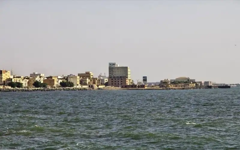 هيئة بحرية: إجلاء طاقم سفينة تمثل